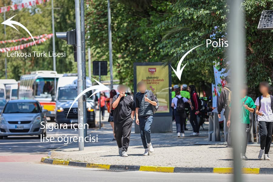 Φωτογραφίες μαθητών με τσιγάρα στις πύλες των σχολείων έγιναν αντικείμενο δημόσιου σκανδάλου
