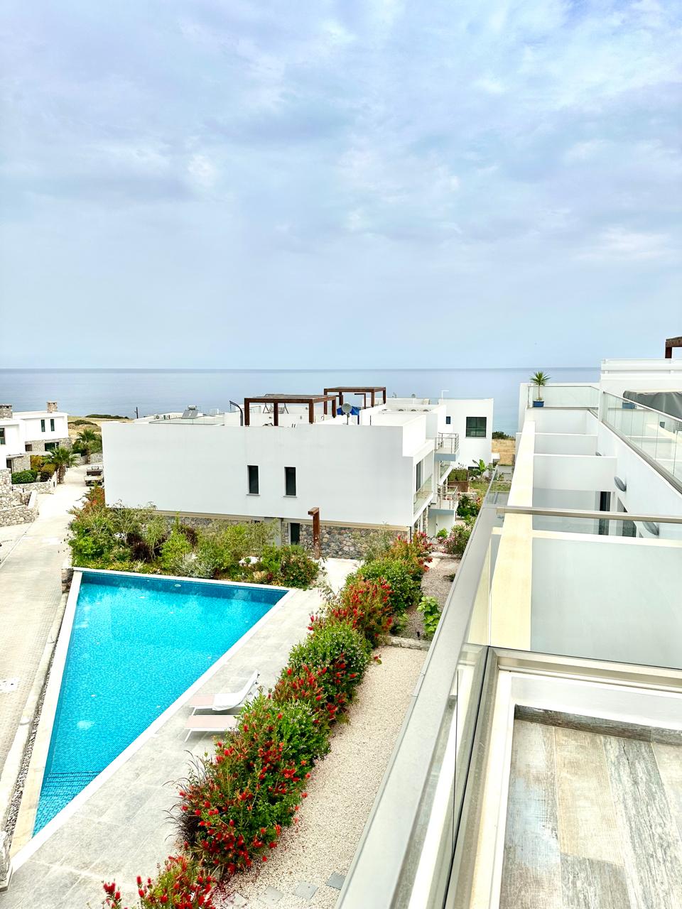 Aqua West – Ρετιρέ 2+1 με θέα στη θάλασσα