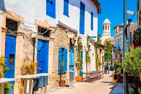 Commotion in the old port of Limassol: a cross went missing after a ceremony