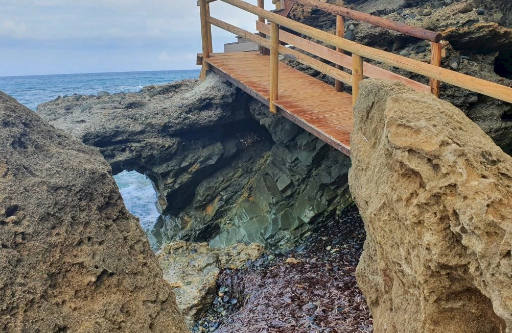 Бухта у Dragon’s Cave
